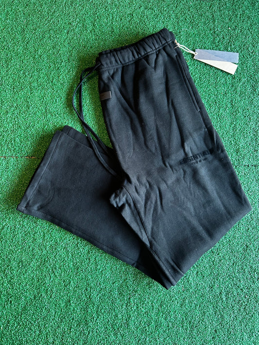 Essentials Sweats ‘Black’ (Relaxed fit)