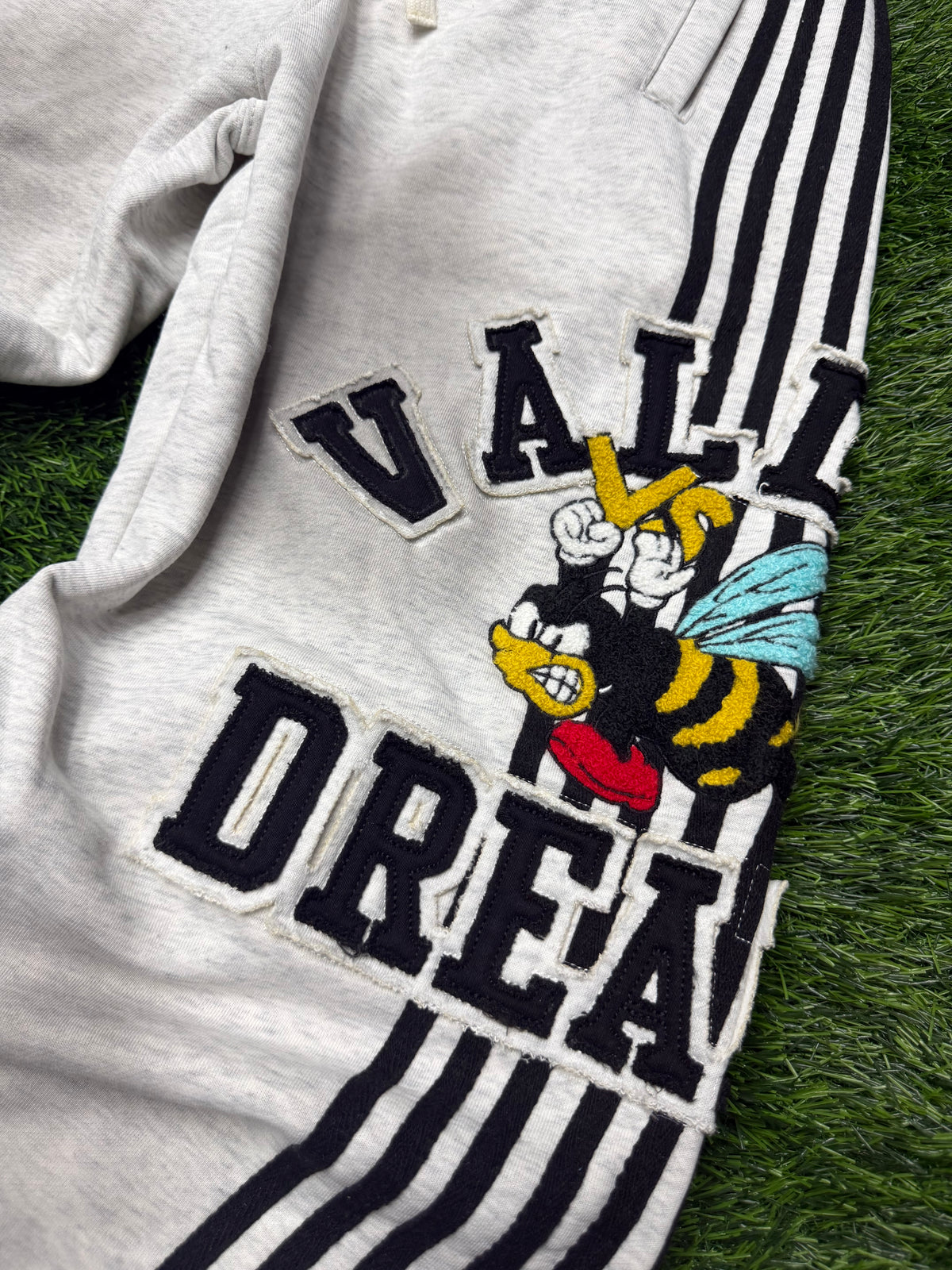 Vale Bee Sweats