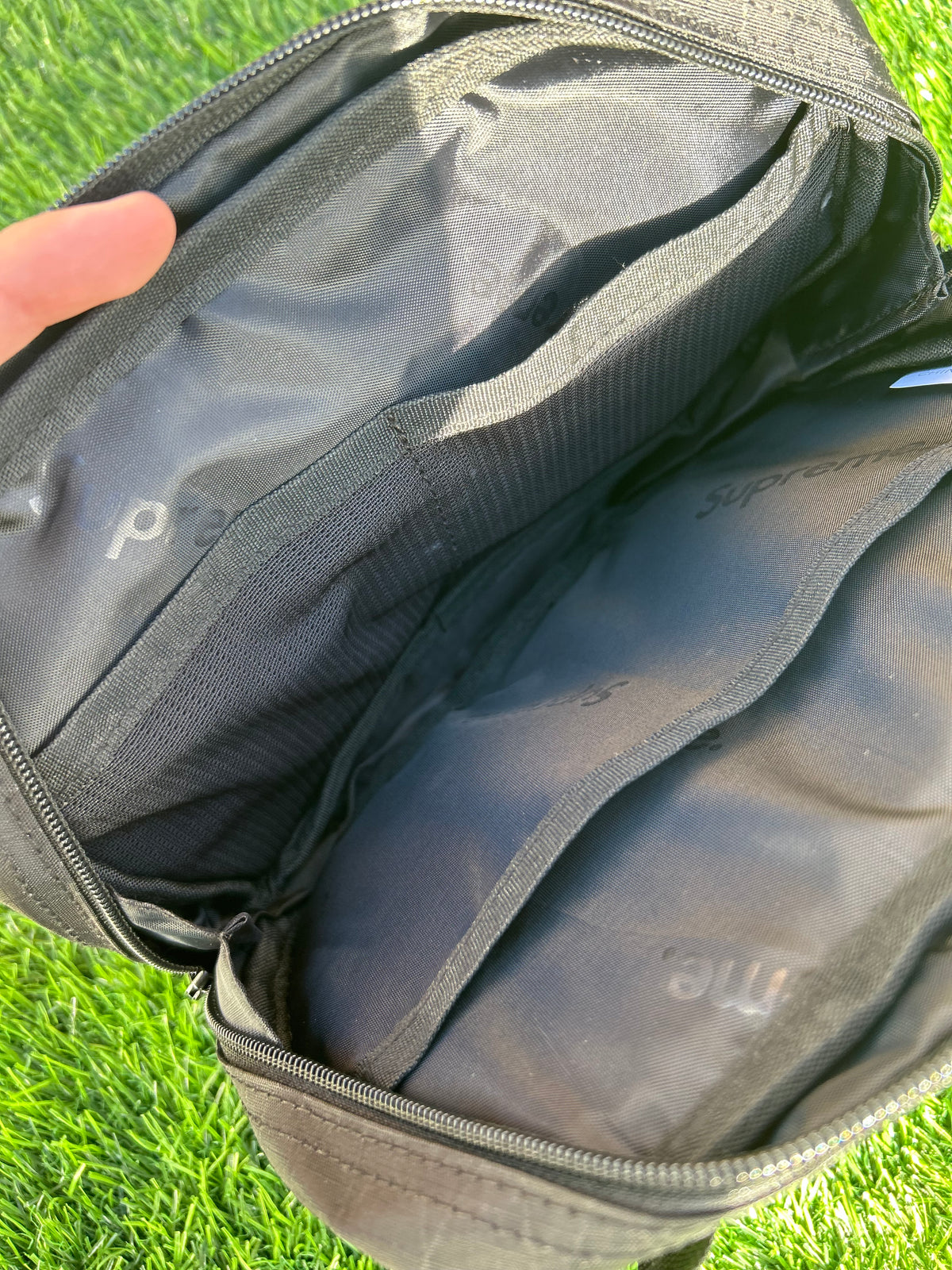 SUPREME shoulder bag