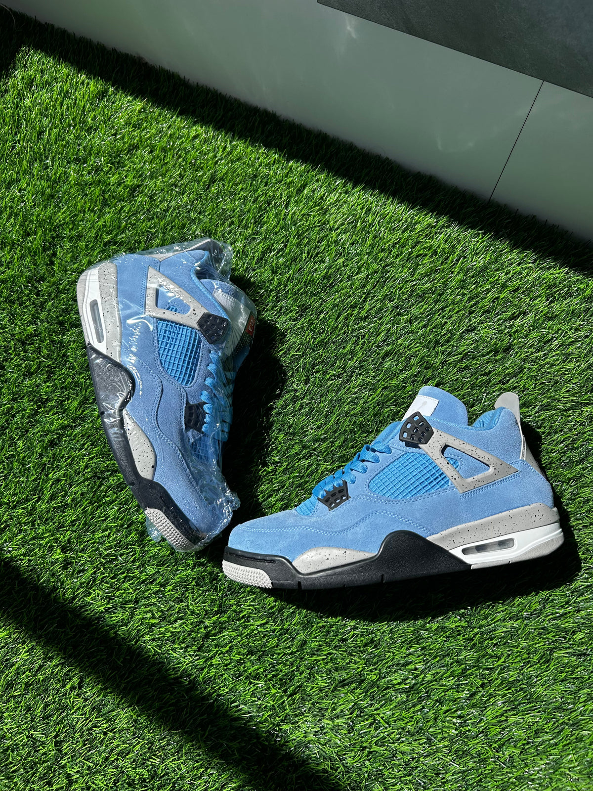Jordan 4 UNC (Lightly Used)
